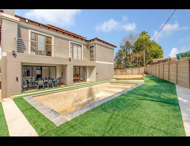 4 BEDROOM HOUSE FOR SALE IN VAN RIEBEECK PARK